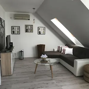 https://arany-apartman.szeged-hotels.com